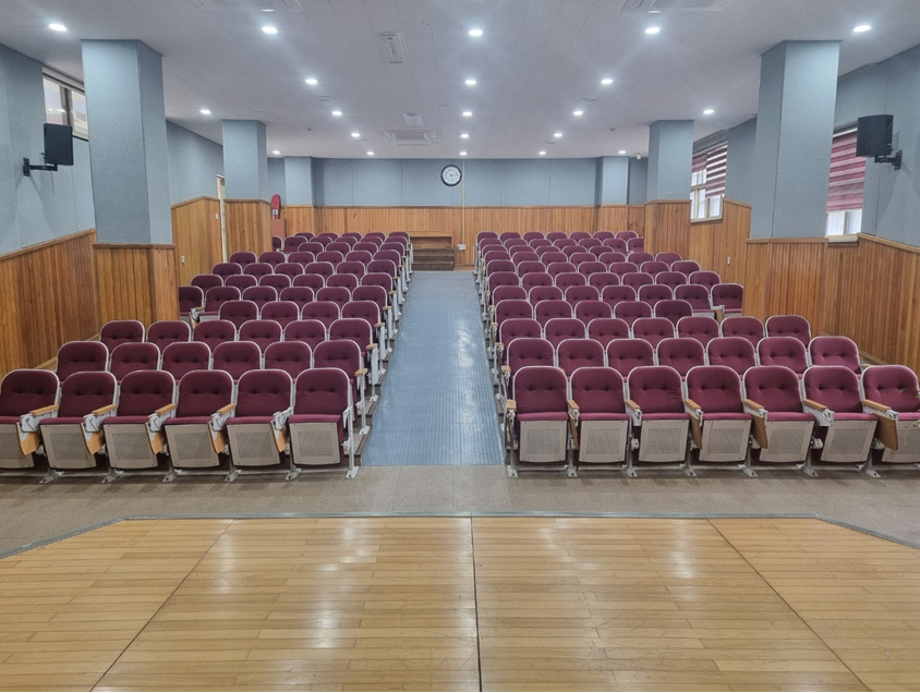 시청각실 활용 및 깨끗해진 계단, 복도