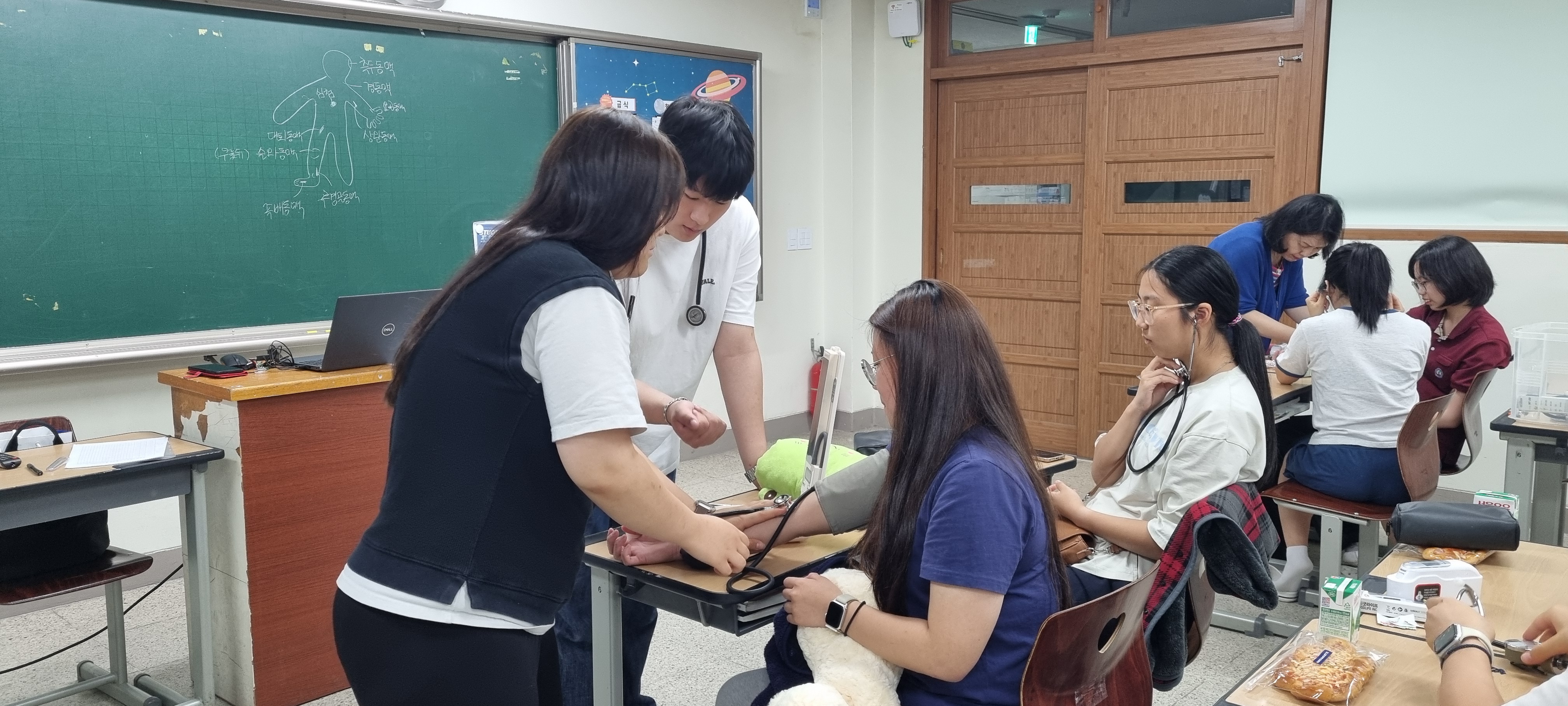[거점형] 생생간호학과 체험을 통한 간호사 진로탐색 강의 모습