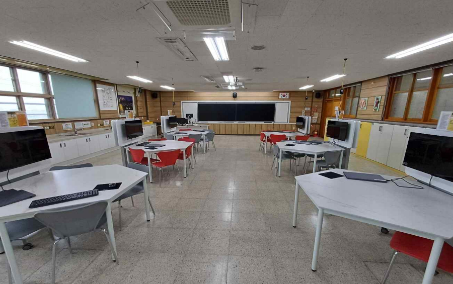 과학실! 미래형 과학실로 새롭게 변화하였습니다.