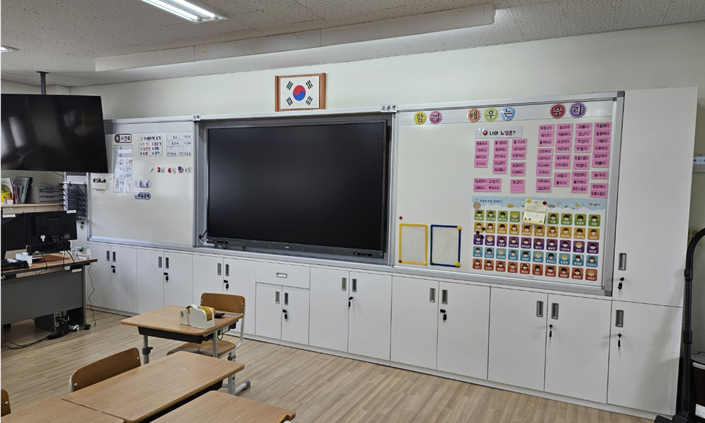 모든 학급에 설치된 전자칠판 