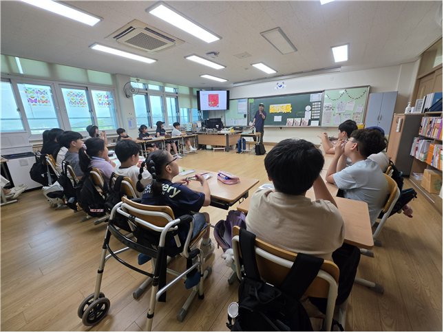 [홍보서포터즈단] 영북초, 「책을 잇는 사람들: 책으로 찾는 내꿈」