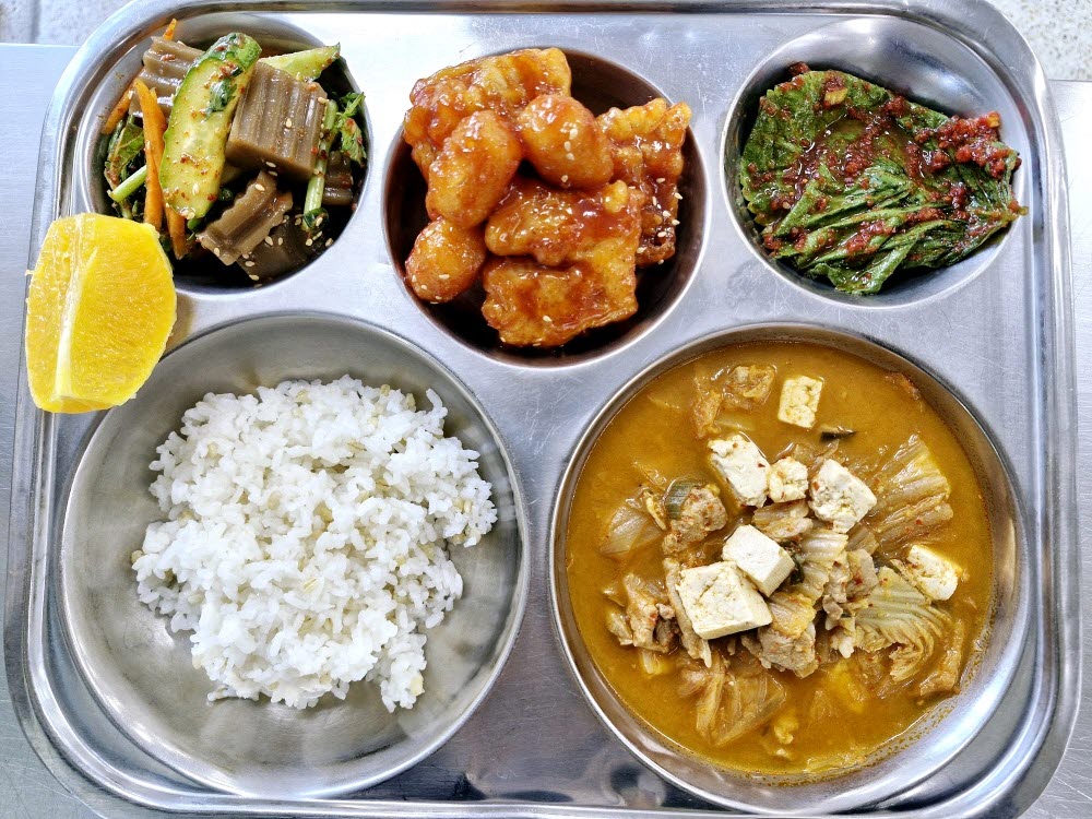 찰보리밥
돈육김치찌개(5.9.10)
코다리강정(떡볼)(1.5.6.12.13)
도토리묵무침2(5.6.13)
깻잎김치(9)
오렌지_이미지